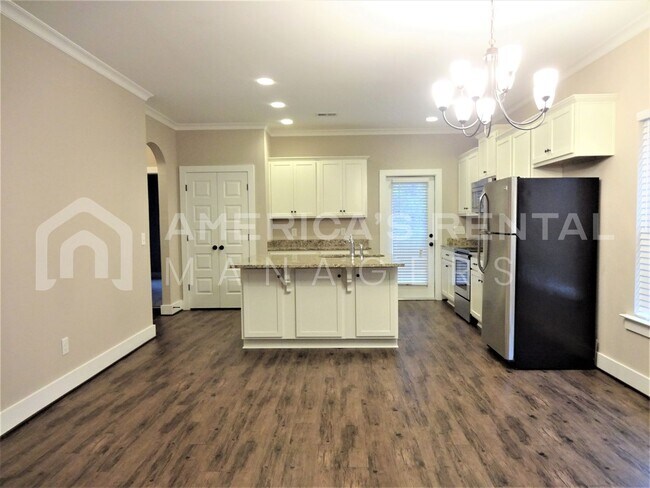 Foto del edificio - DEPOSIT PENDING! Home Available in Lake Cy...