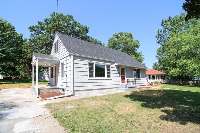 Building Photo - 3 Bedroom 1 Bathroom Fully Remodeled