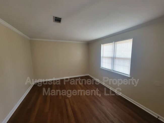 Foto del edificio - 115 Samarya Ln