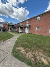 Building Photo - 2955 Fairway Ln
