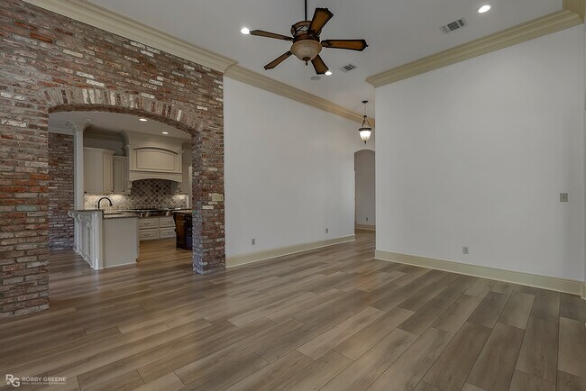 Foto del edificio - 322 Paris Pl