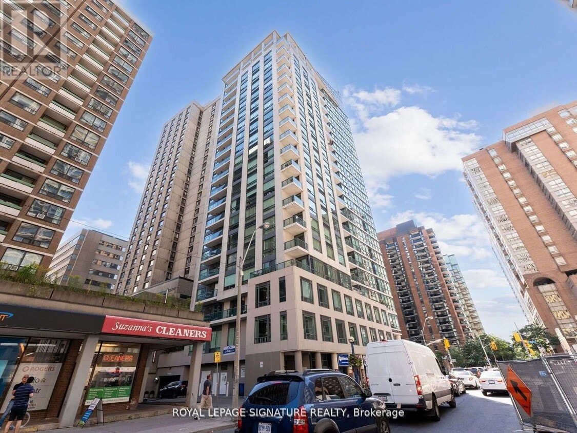 Primary Photo - 1121-1121 Bay St.