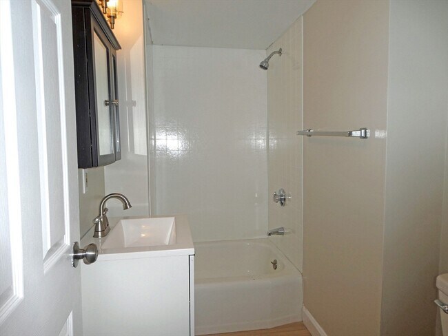 Building Photo - 103 Pearl St