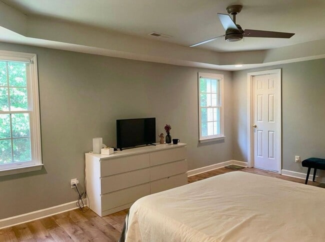 Foto del edificio - 8006 Crenshaw Ln