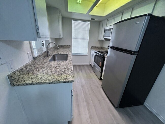 Building Photo - 329 Berry St