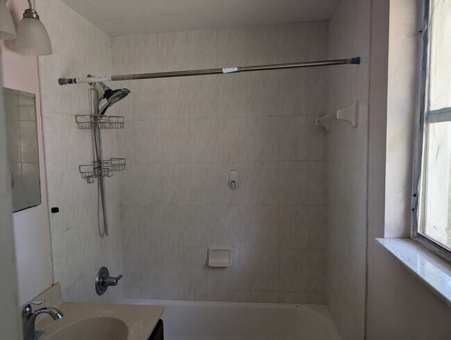 Foto del edificio - 611 NW 35th St