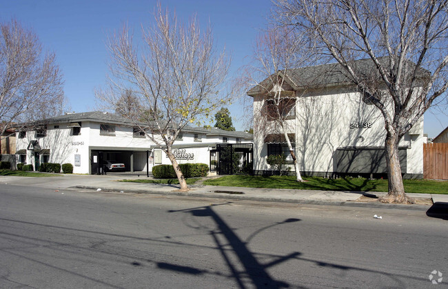 Building Photo - Walnut Village