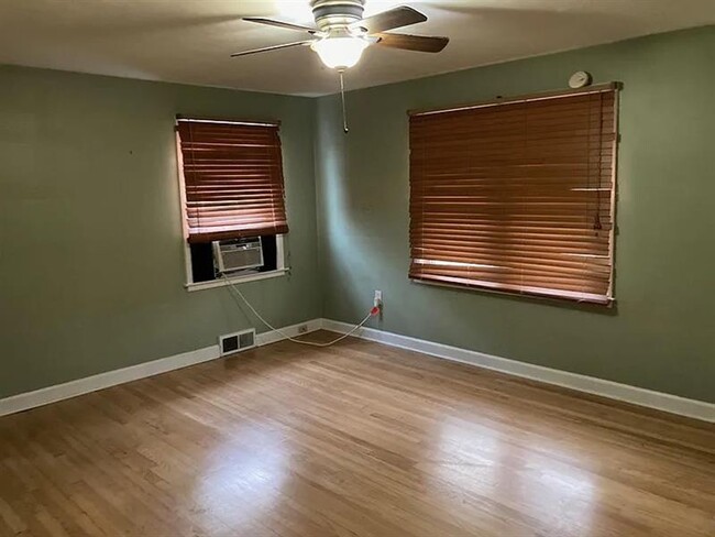 Building Photo - Smart two bed 2 bath