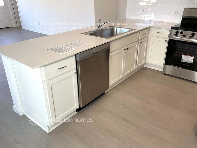 Building Photo - 15250 Abella Dr