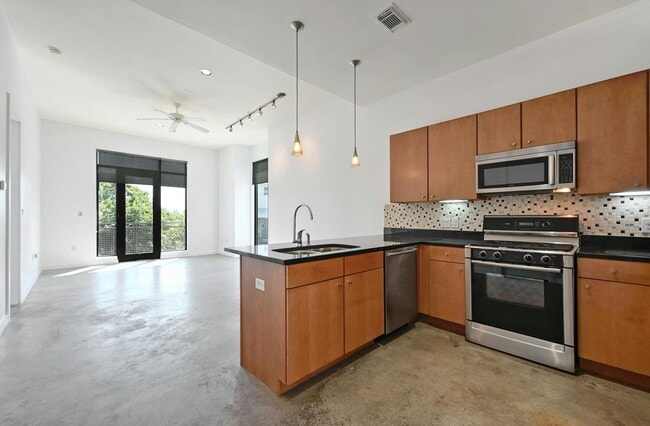 Building Photo - Exquisite Urban Living in Austin's Prime L...
