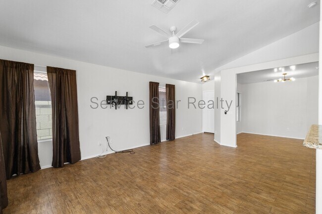 Foto del edificio - 1056 W Todd Dr