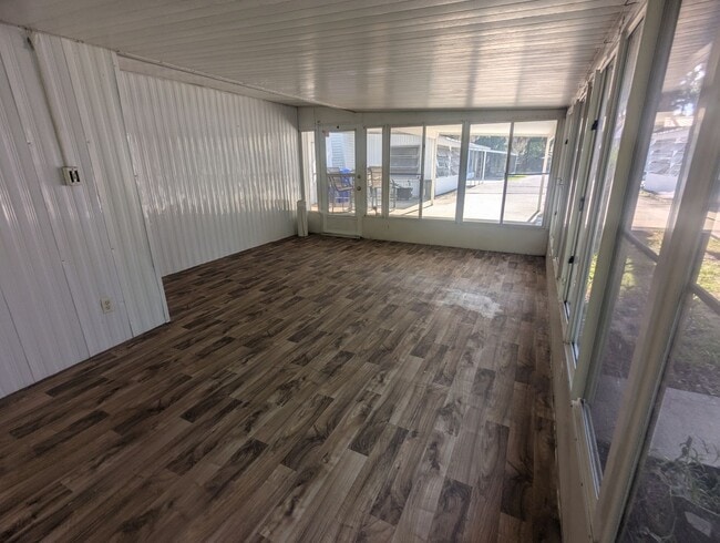 Building Photo - 420 S Lake Ave