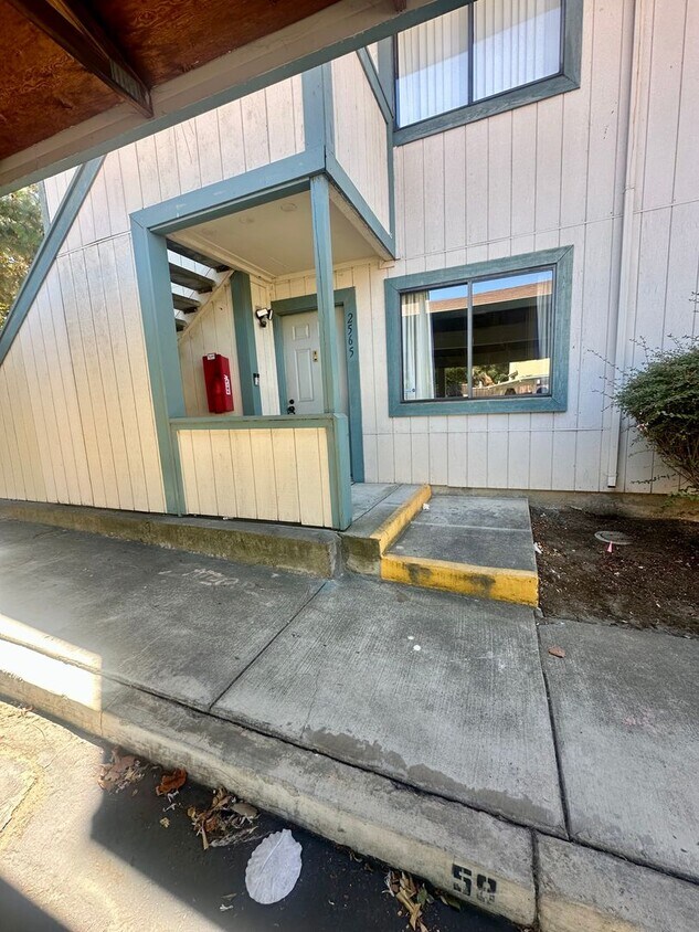 Primary Photo - Price Reduced 2 Bedroom 2 Bath in Union City!