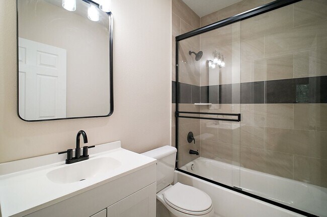 Foto del edificio - Luxury 2 Bed 2 Bath, Downtown Eustis Full ...