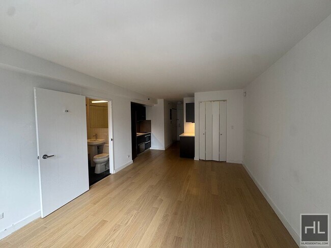 Building Photo - East 39th Street
