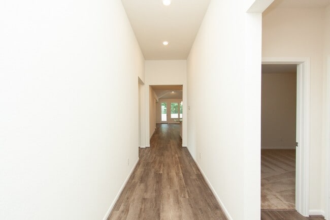 Building Photo - 2011 Parnevik Pl