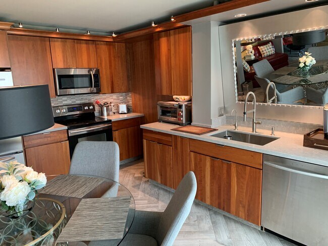 Kitchen - 720 Bayshore Dr