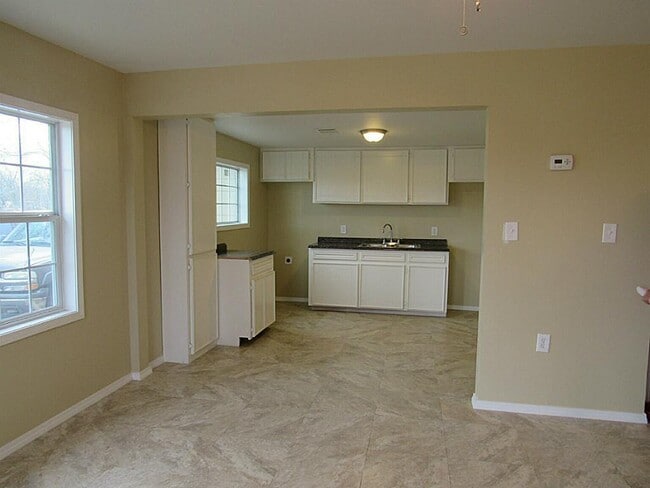 Building Photo - 915 Battlebell Rd