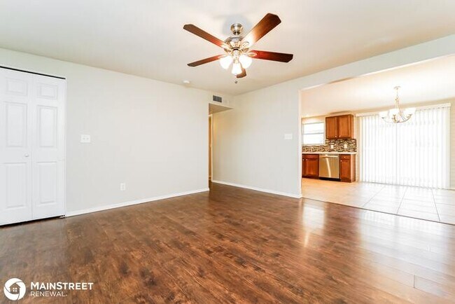 Building Photo - 7701 E Victoria Dr, Tucson, AZ 85739