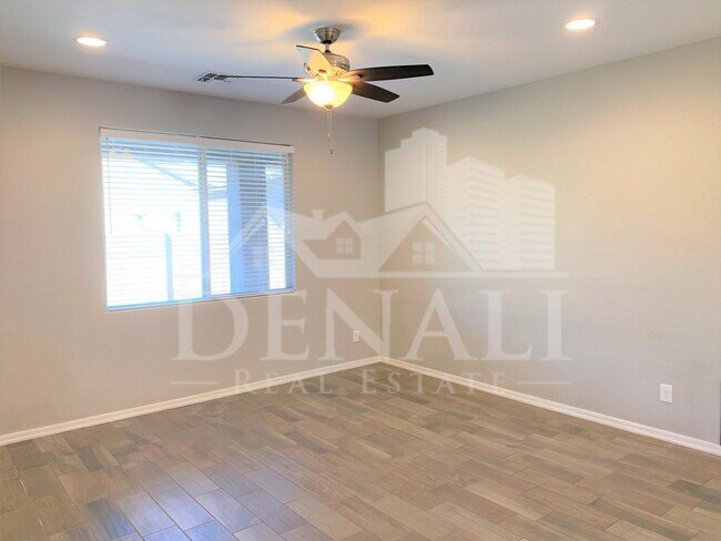 Foto del edificio - 334 N 79th Pl