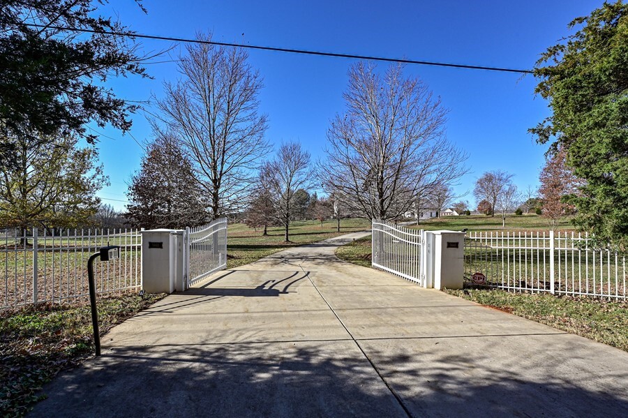 Building Photo - Beautifully Updated Home with 6 Car Garage...