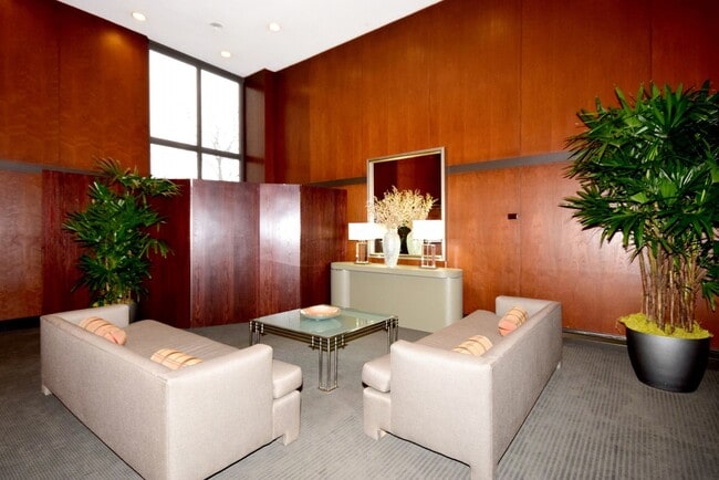 Foto del edificio - 5100 N Marine Dr