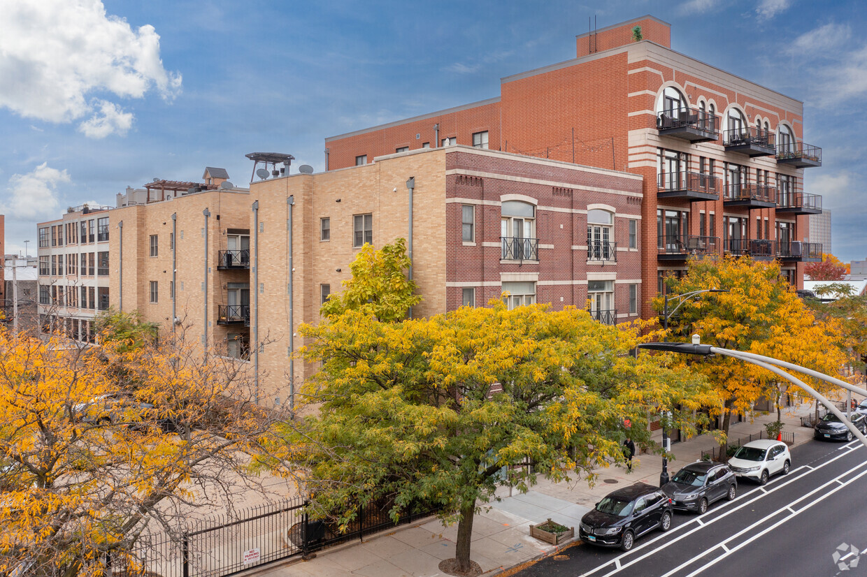 Primary Photo - Union Park Lofts