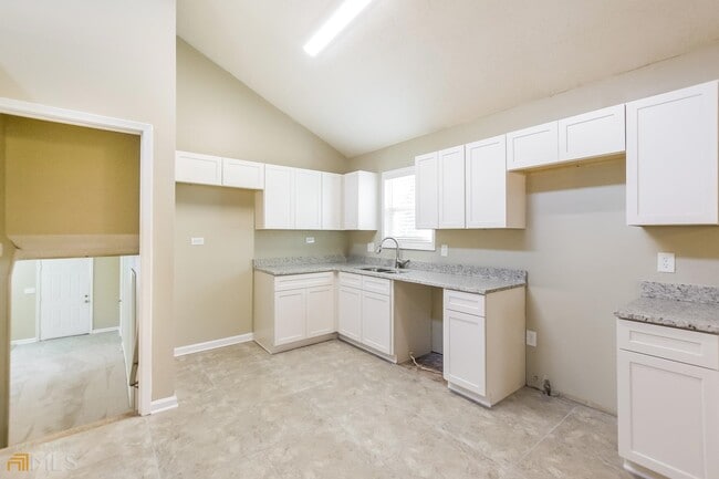 Building Photo - 2990 Barrett Dr NW
