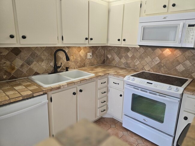 Building Photo - 1505 Augusta Cir