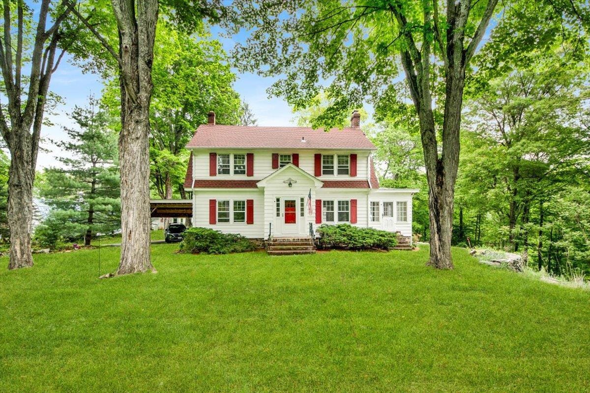 Primary Photo - 171 Goldens Bridge Rd