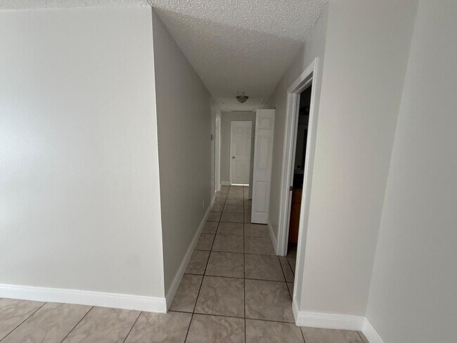 Foto del edificio - Spacious 3-Bedroom, 2-Bath Home in Prime O...