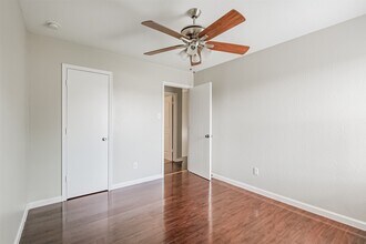Building Photo - 12018 Madison Oak St