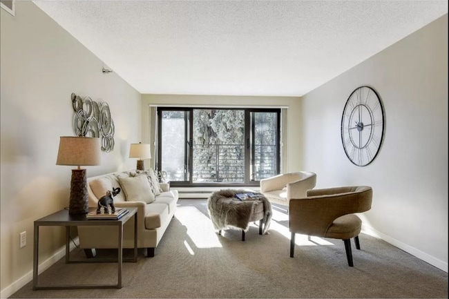 Building Photo - 1Bd/1Ba with Heated Parking, Stainless Ste...