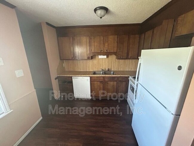 Building Photo - 285 S Herlong Ave