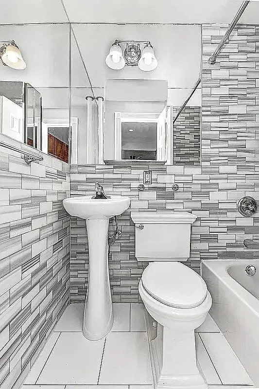 Building Photo - 438 W 52nd St