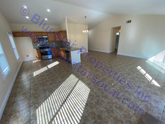 Foto del edificio - JUST LISTED IN ADELANTO!!!