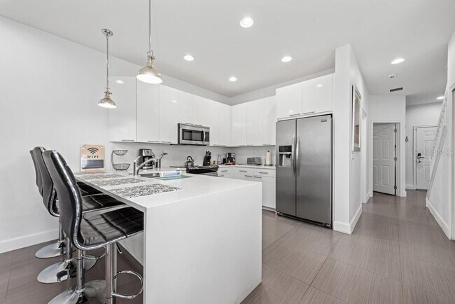 Foto del edificio - 17401 Placidity Ave