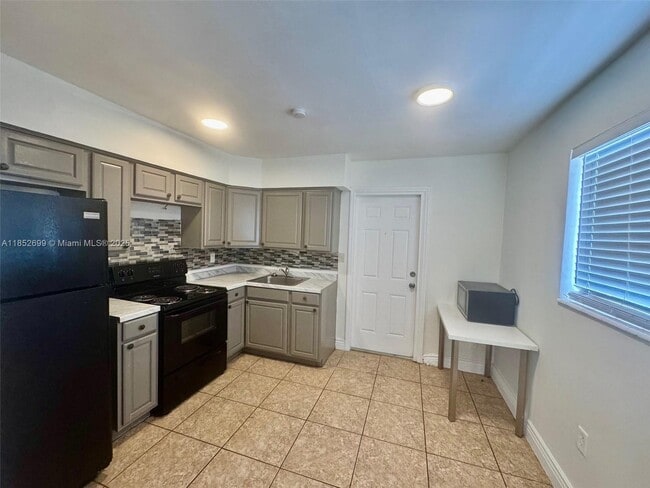 Foto del edificio - 2633 NW 9th Ave