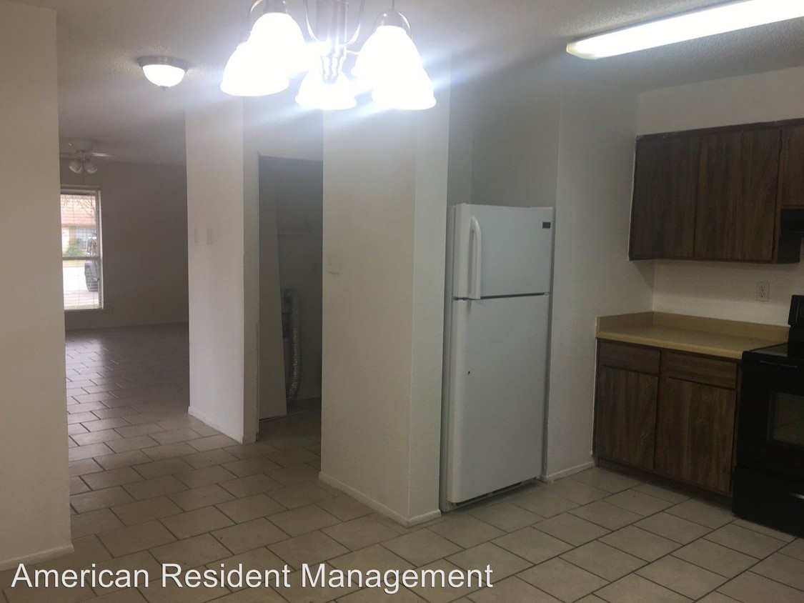 Primary Photo - 2 br, 1.5 bath House - 1415 Loma Alto #2