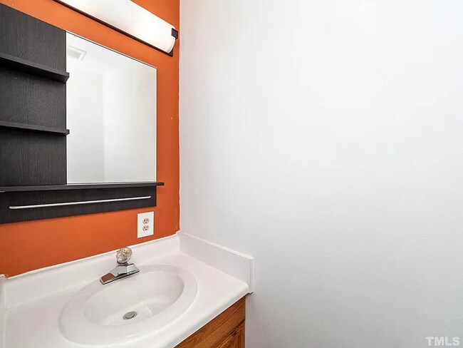 Foto del edificio - 131 Rosebrooks Dr