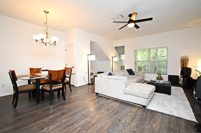 Foto del edificio - 1815 Sunset Palm Dr