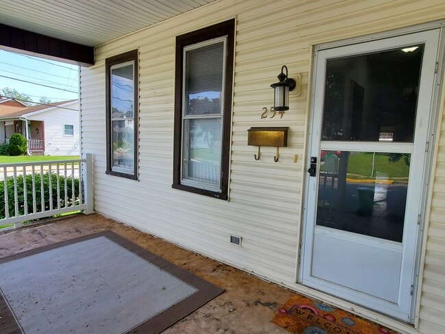 Building Photo - Pet friendly duplex w brand new kitchen & first floor LVP, basement, fenced yard, deck, near comm...