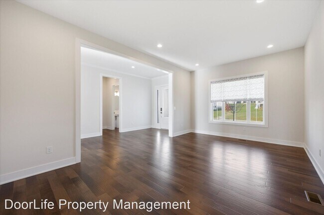 Building Photo - 5 br, 4.5 bath House - 57 Milford Rd