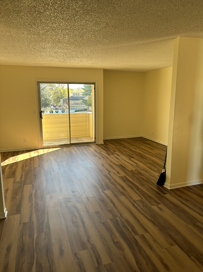Building Photo - 515 Basswood Ave