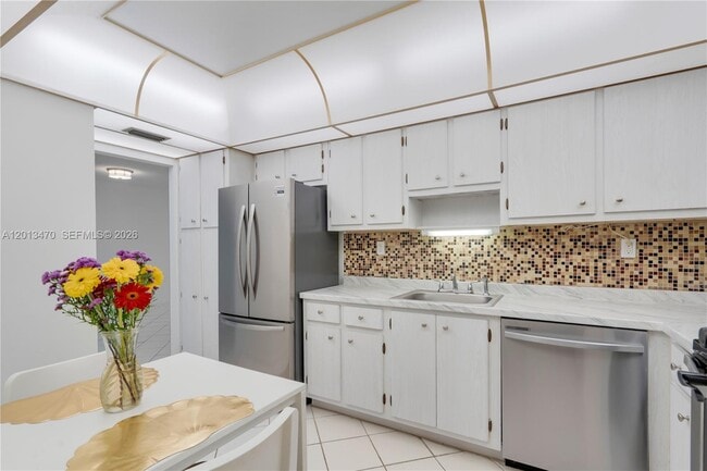 Building Photo - 9511 Collins Ave