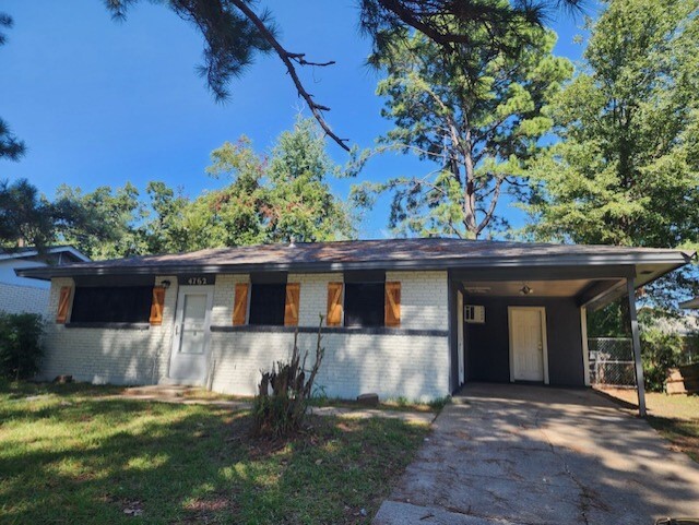 Primary Photo - 3 L-4763 Westwood Park Dr
