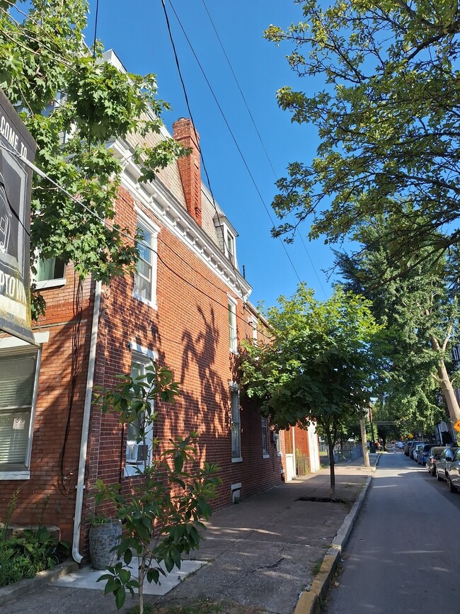 Building Photo - 209 Muench St