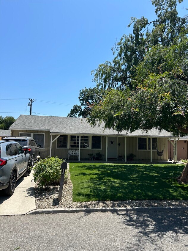 Foto principal - 404 Shady Ln