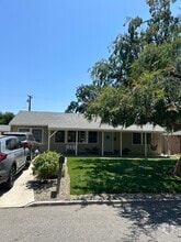 Building Photo - 404 Shady Ln