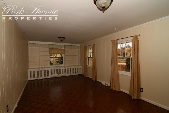 Building Photo - 924 Heather Lane--Pending Lease